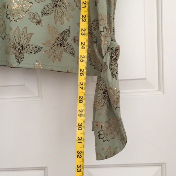 New Directions Women’s Top Petite XL Light Green Copper tone lines Short Sleeves - Picture 5 of 9